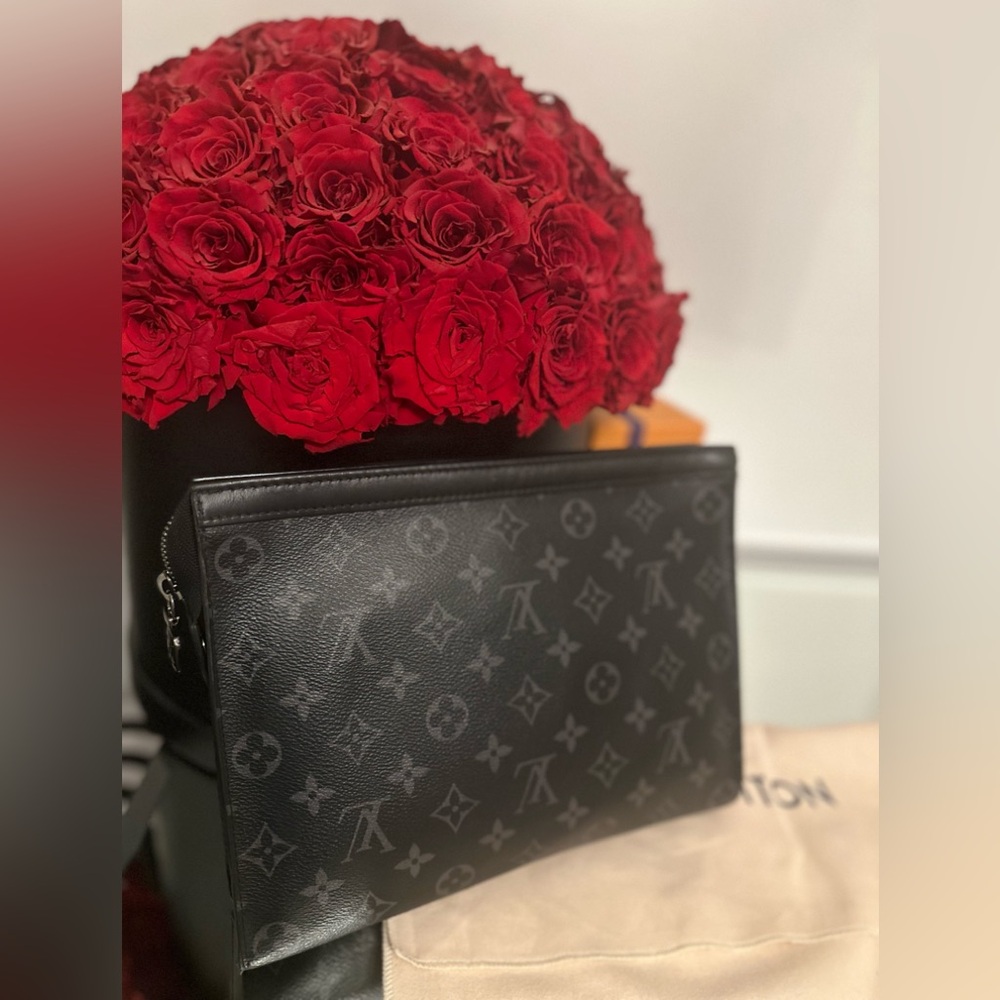 Louis Vuttion Voyage Travel Bag